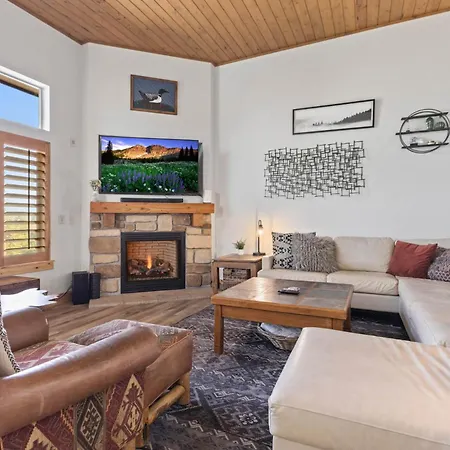Bear Hollow Village 5595 By Moose Management